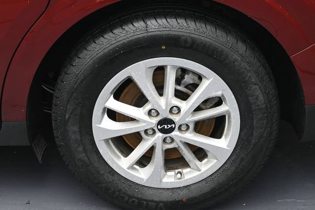 Used 2024 Kia Carnival LX FWD image 7