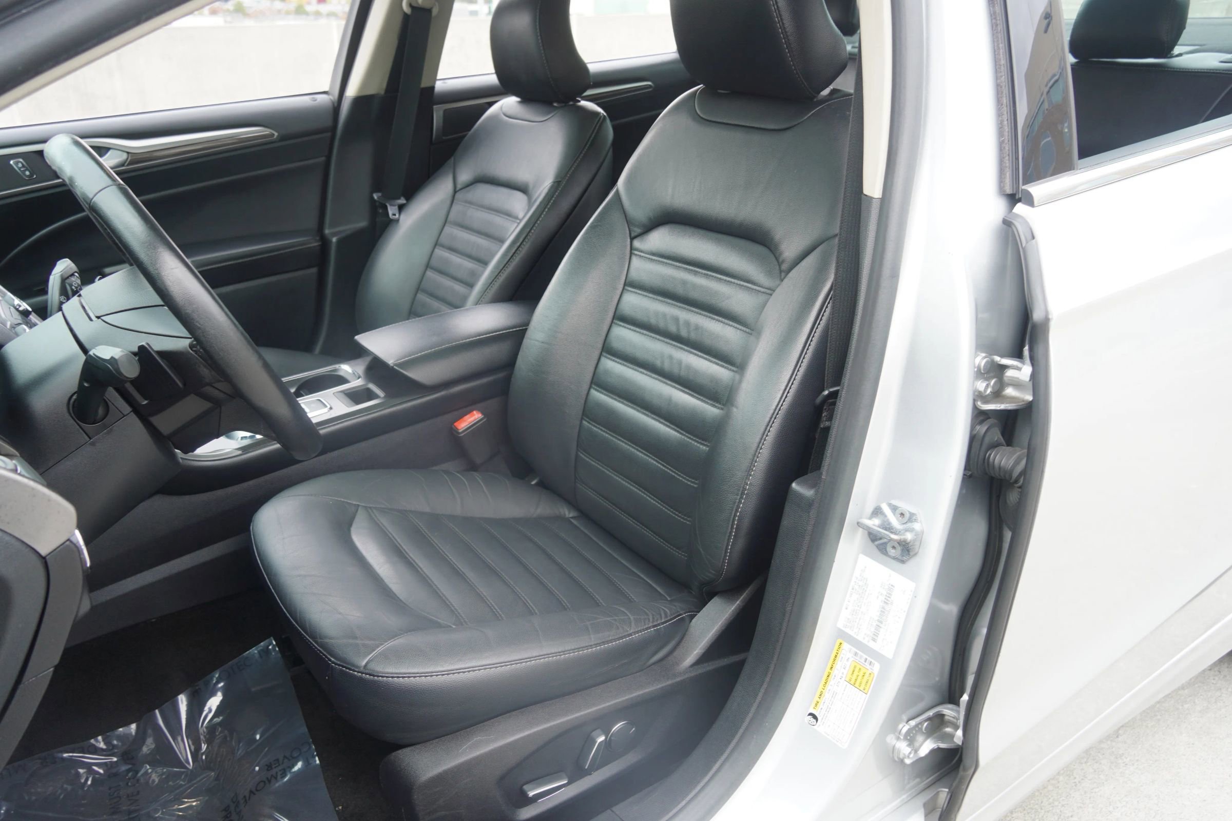 Used 2017 Ford Fusion SE image 7