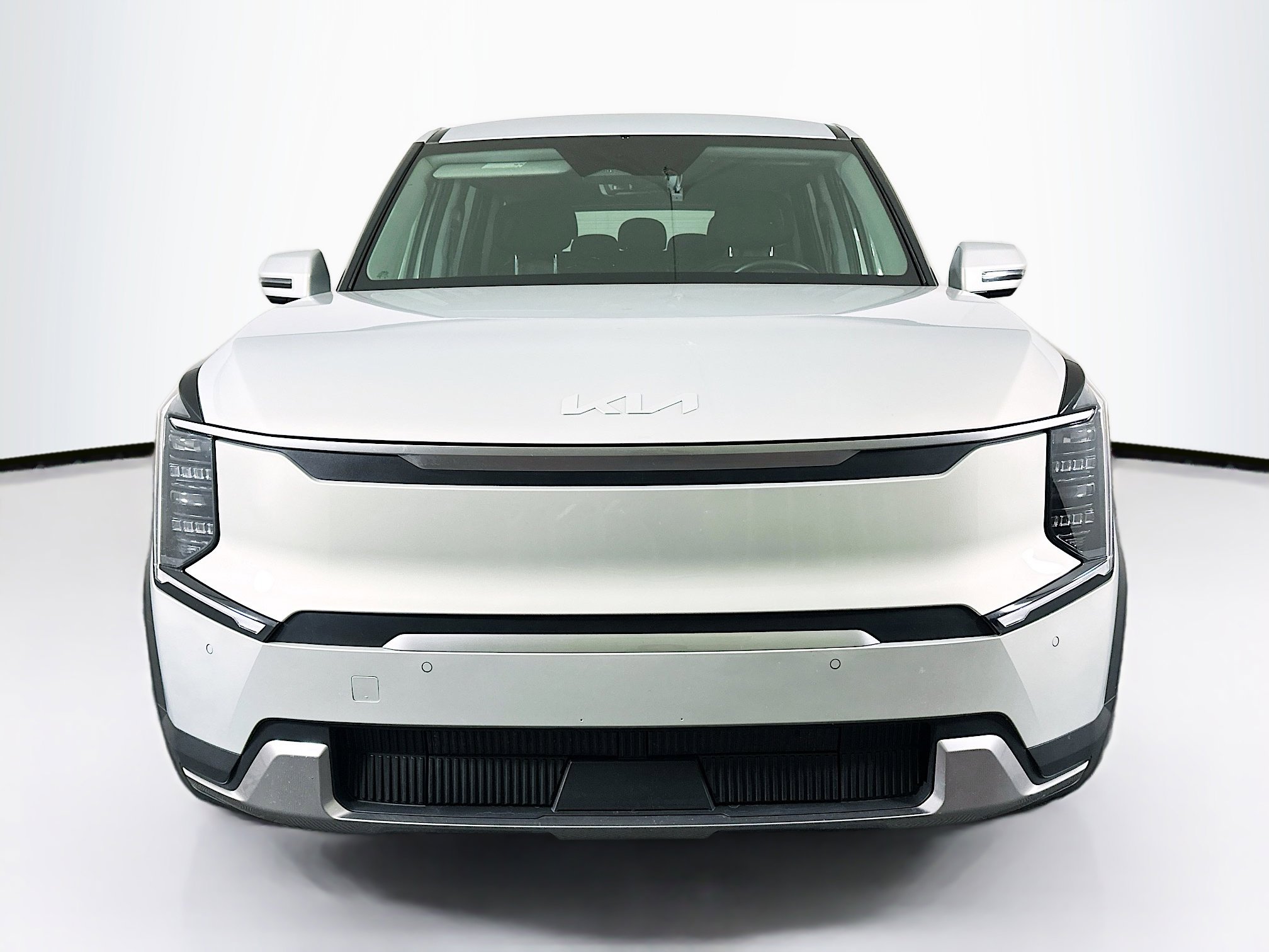 Used 2024 Kia EV9 Light RWD image 2