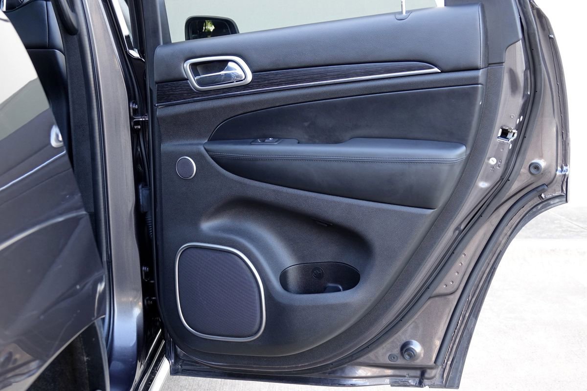 Used 2017 Jeep Grand Cherokee Summit w/ Platinum Series Group image 39