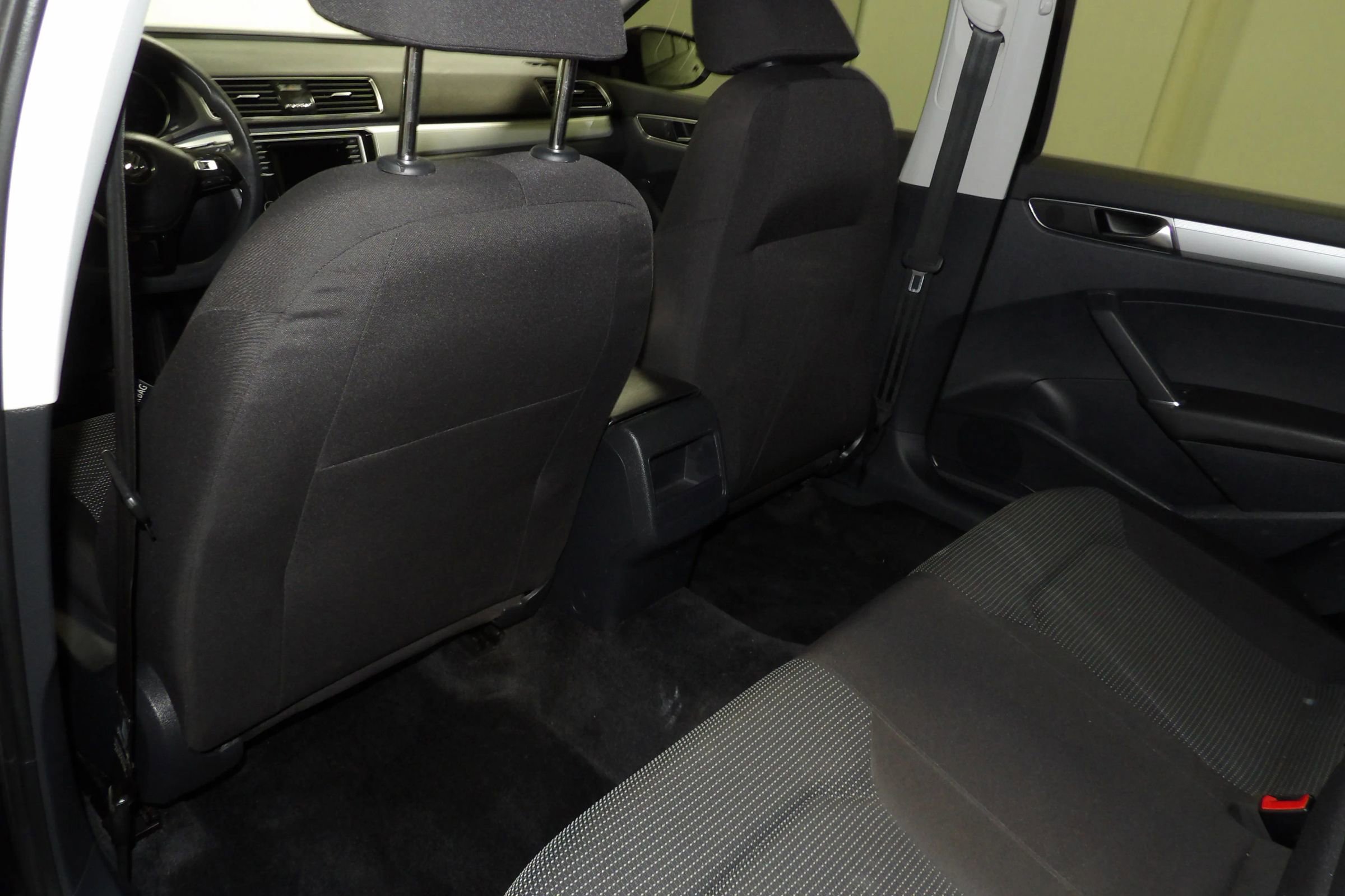 Used 2018 Volkswagen Passat 2.0T S image 11