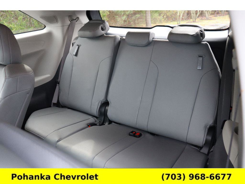 Used 2022 Toyota Sienna XLE image 29