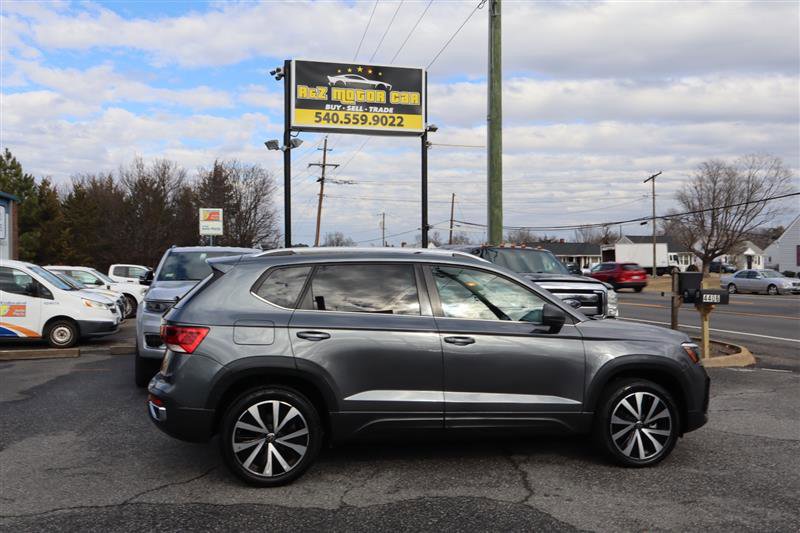 Used 2024 Volkswagen Taos SE image 4