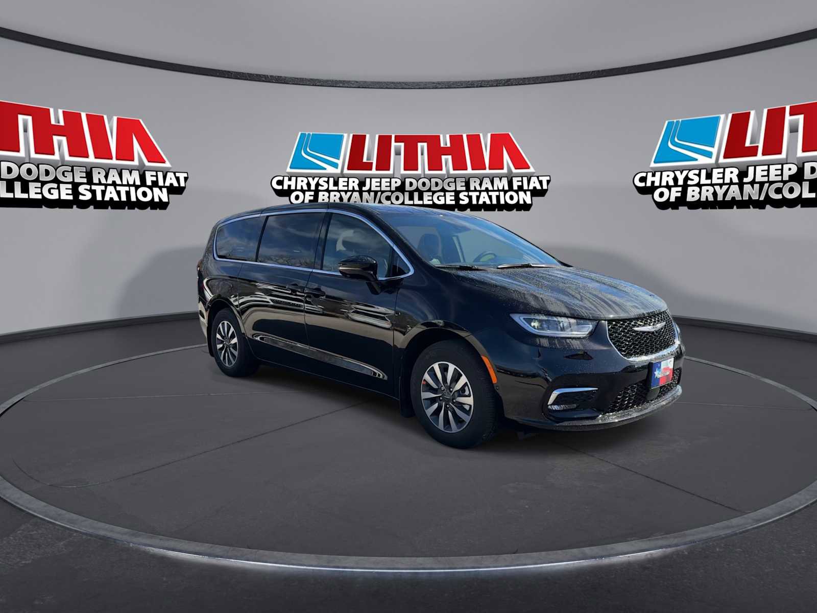 Used 2025 Chrysler Pacifica Select image 2