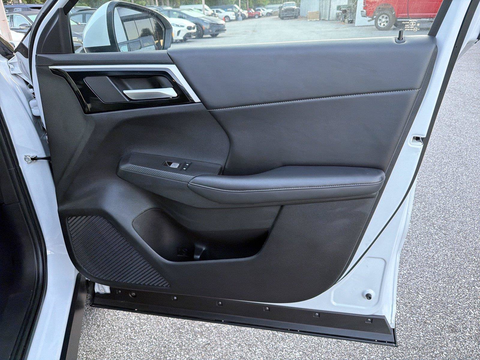 Used 2024 Mitsubishi Outlander SE AWD/4WD image 13