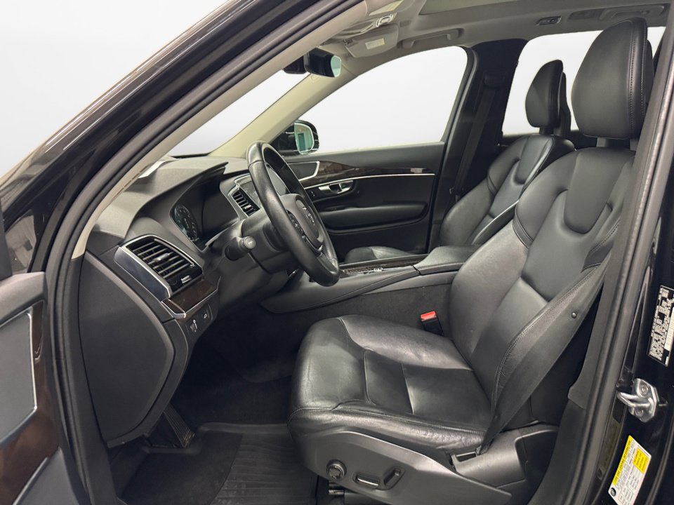 Used 2017 Volvo XC90 T5 Momentum w/ Vision Package FWD image 11