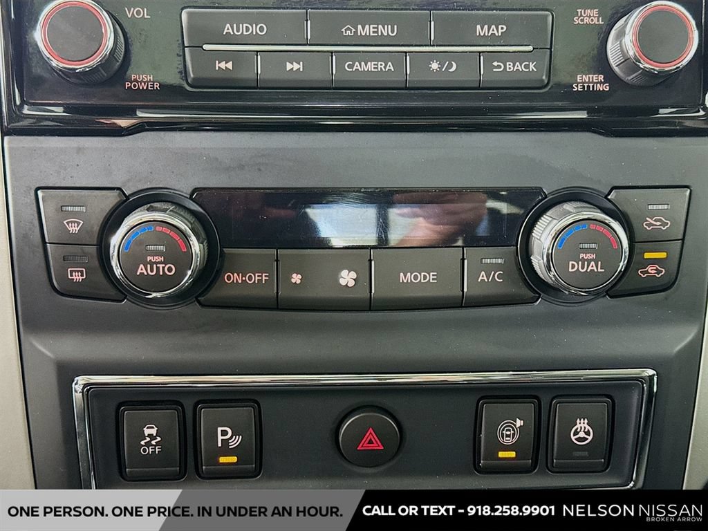 Used 2020 Nissan Titan SL w/ Moonroof Package AWD/4WD image 16