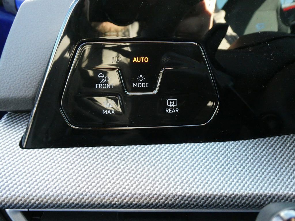 Used 2025 Volkswagen Golf w/ Euro Style Package image 25