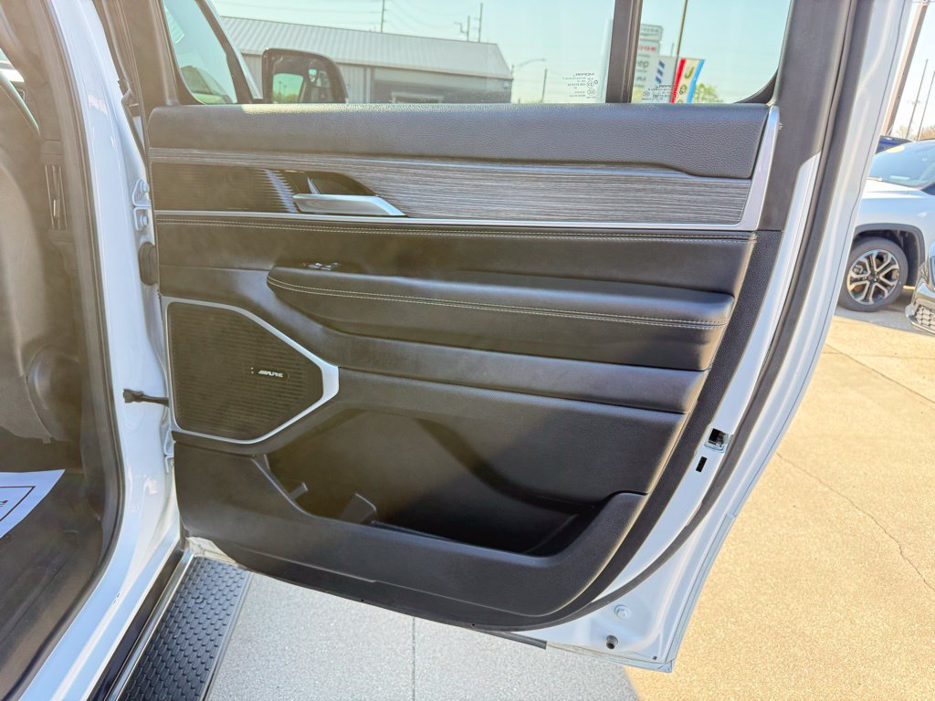 Used 2024 Jeep Wagoneer L Series III w/ Flexible Seating Group AWD/4WD image 29