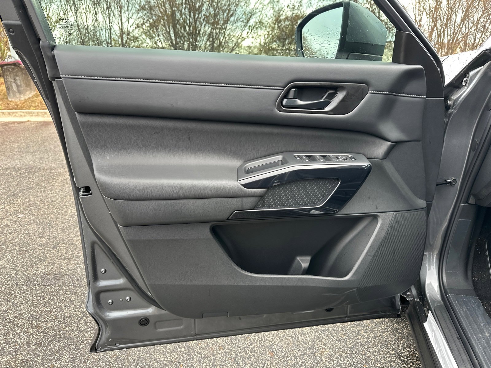 New 2025 Nissan Pathfinder SV w/ SV Premium Package image 10