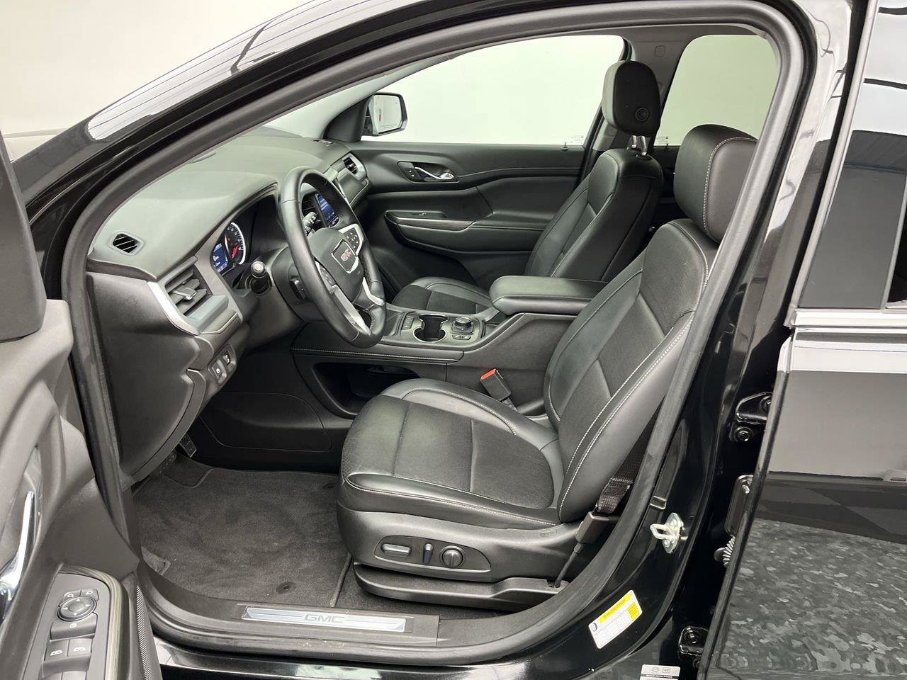 Certified 2023 GMC Acadia SLT AWD/4WD image 10
