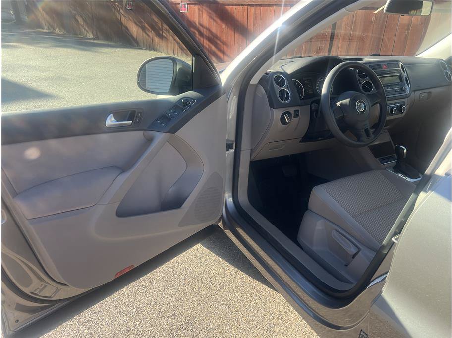 Used 2011 Volkswagen Tiguan S FWD image 12