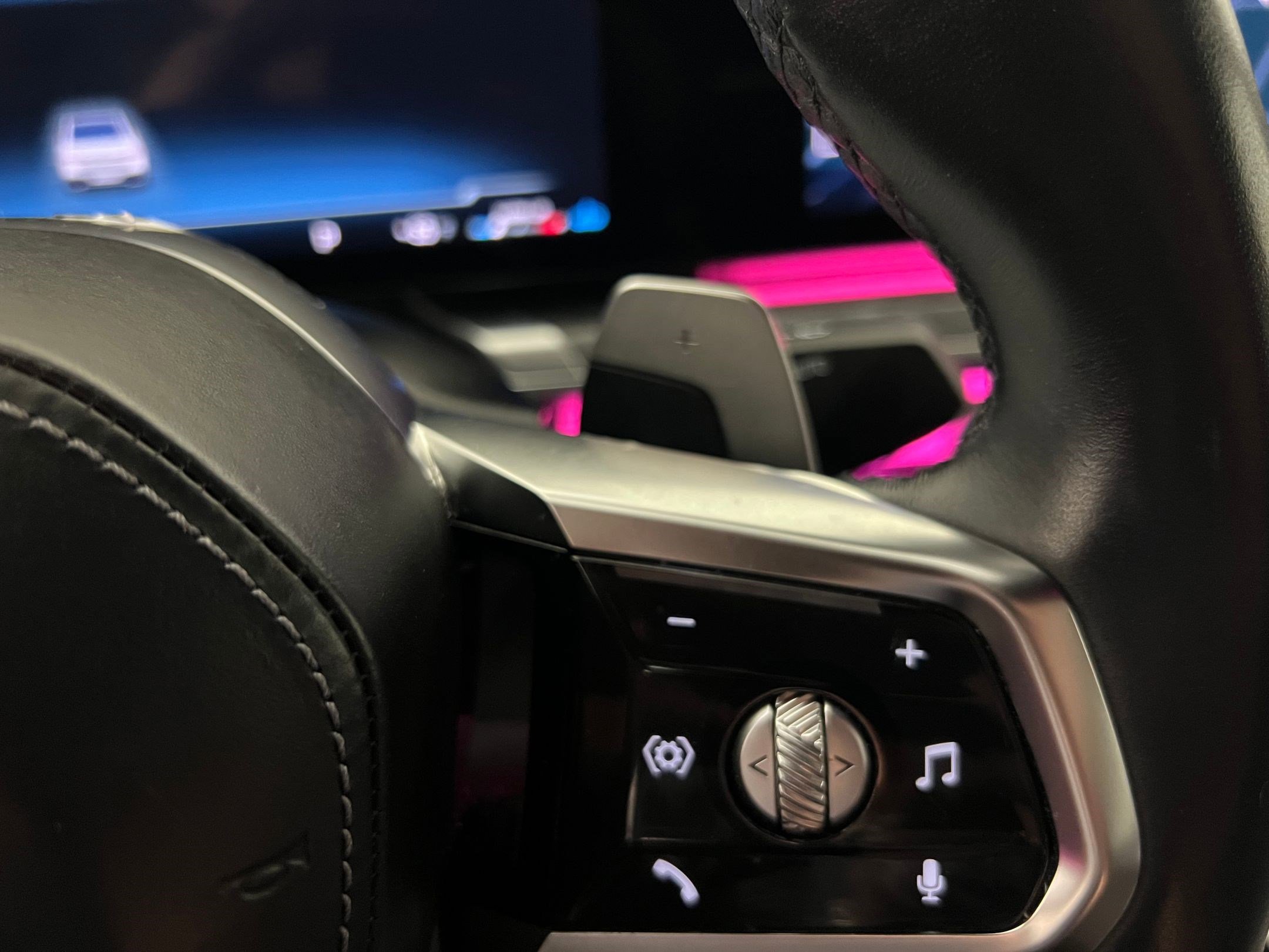 Used 2024 BMW 740i xDrive image 27