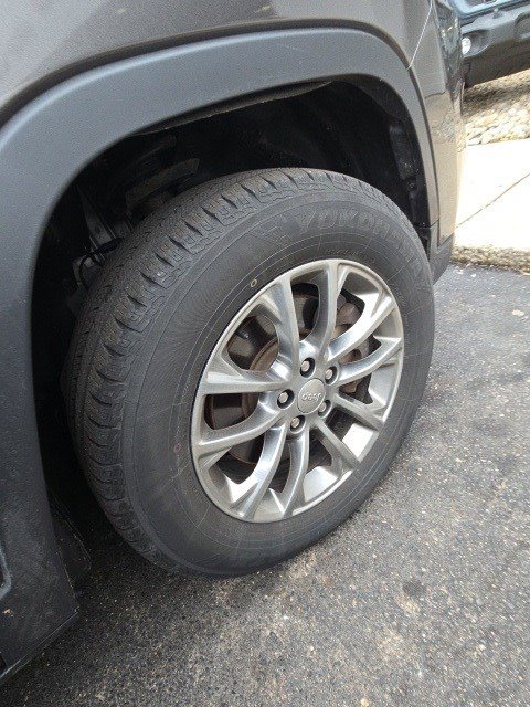 Used 2019 Jeep Cherokee Latitude Plus w/ Comfort/Convenience Group image 25