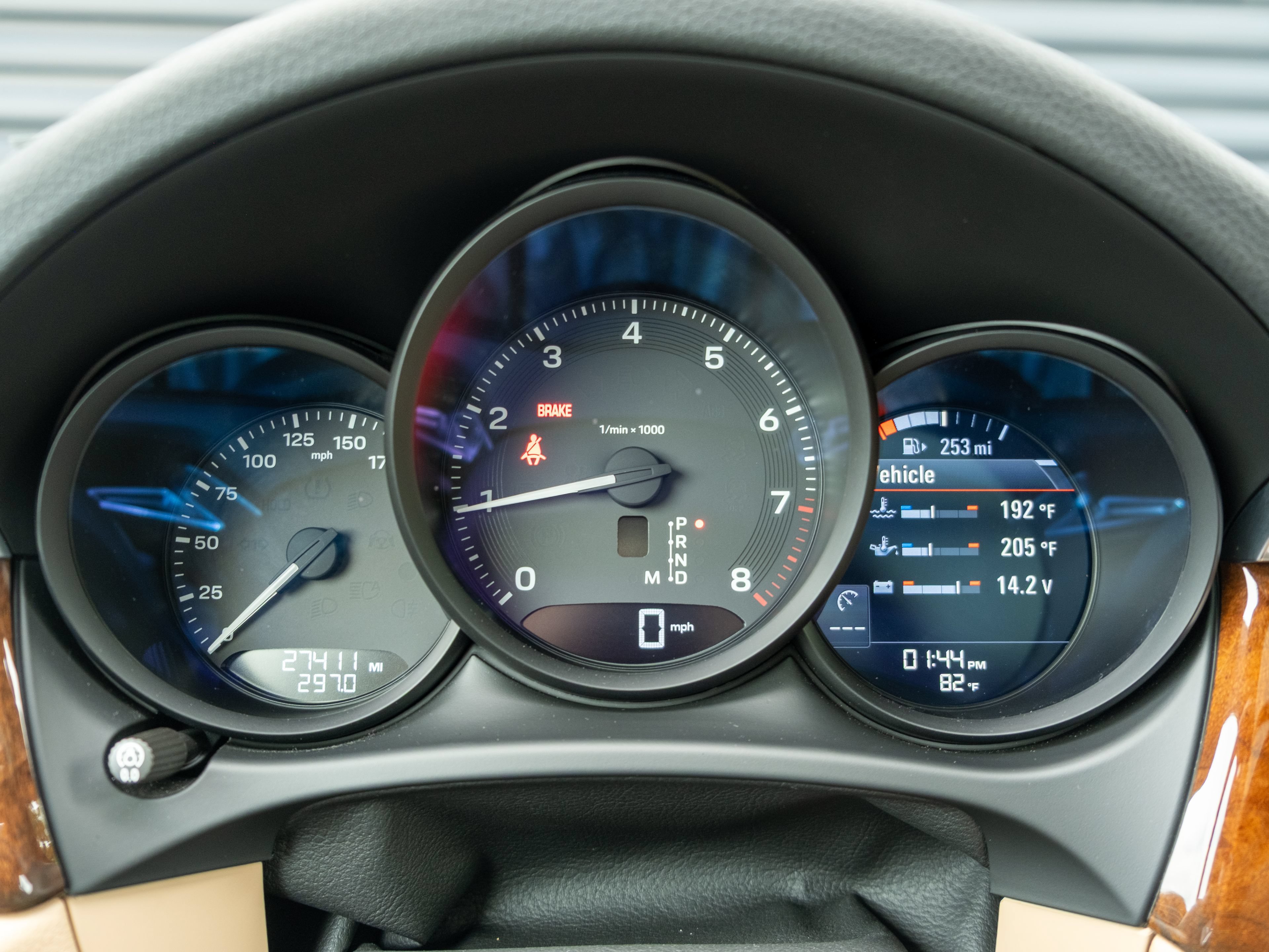 Certified 2023 Porsche Macan AWD/4WD image 25