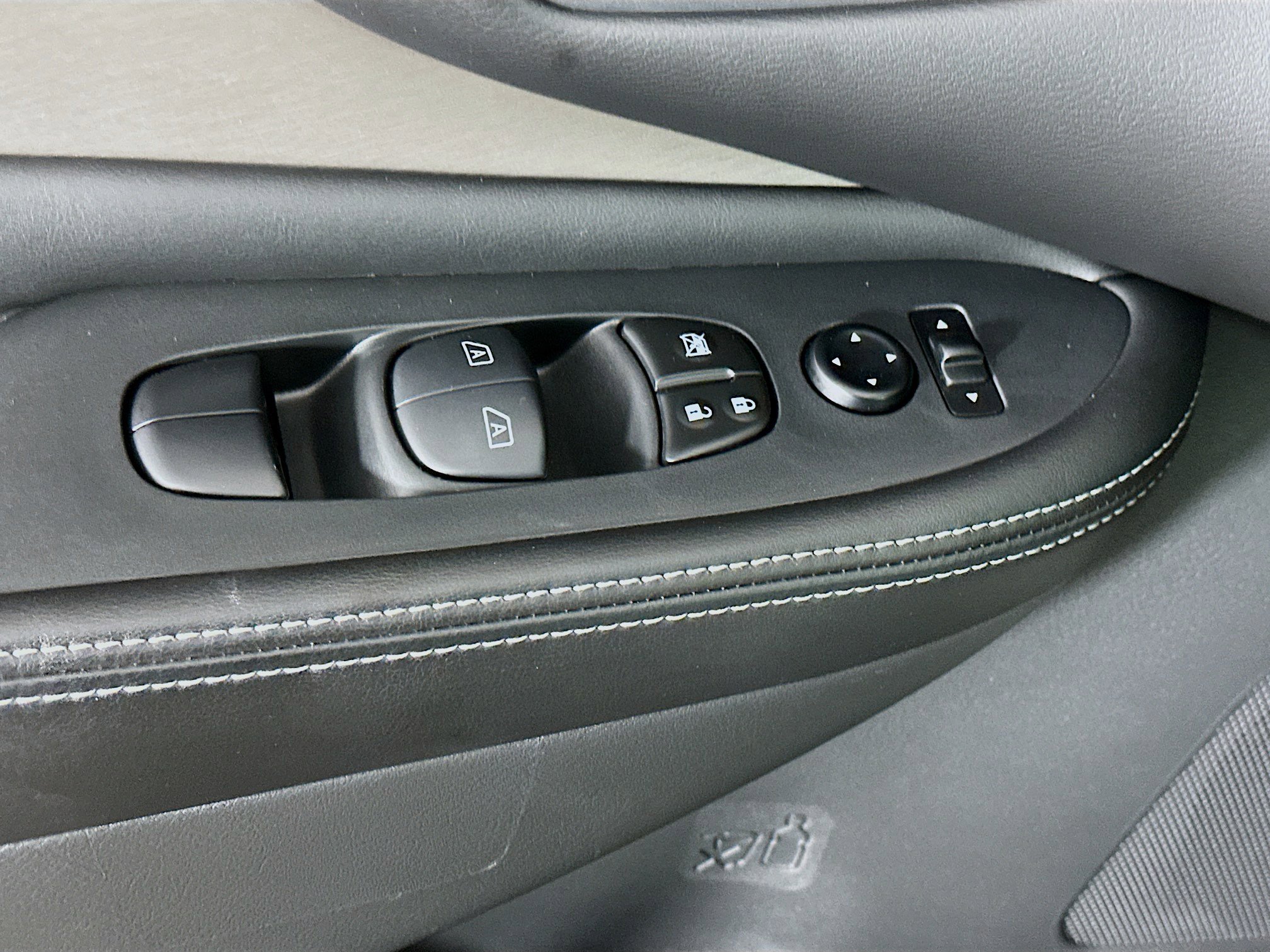 Used 2023 Nissan Murano SV w/ SV Midnight Edition Package image 15