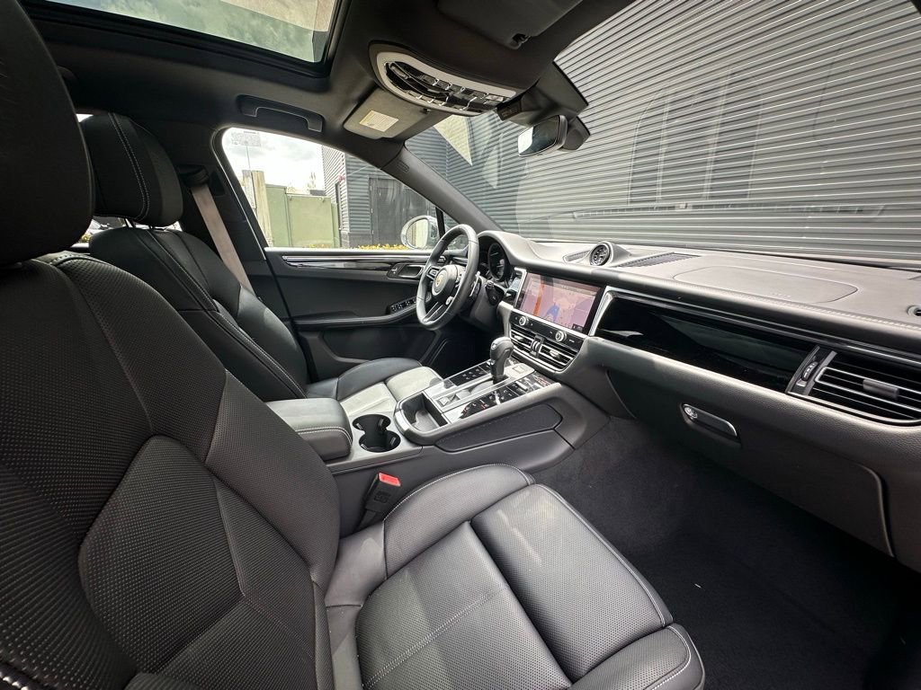 Certified 2026 Porsche Macan Turbo AWD/4WD image 40
