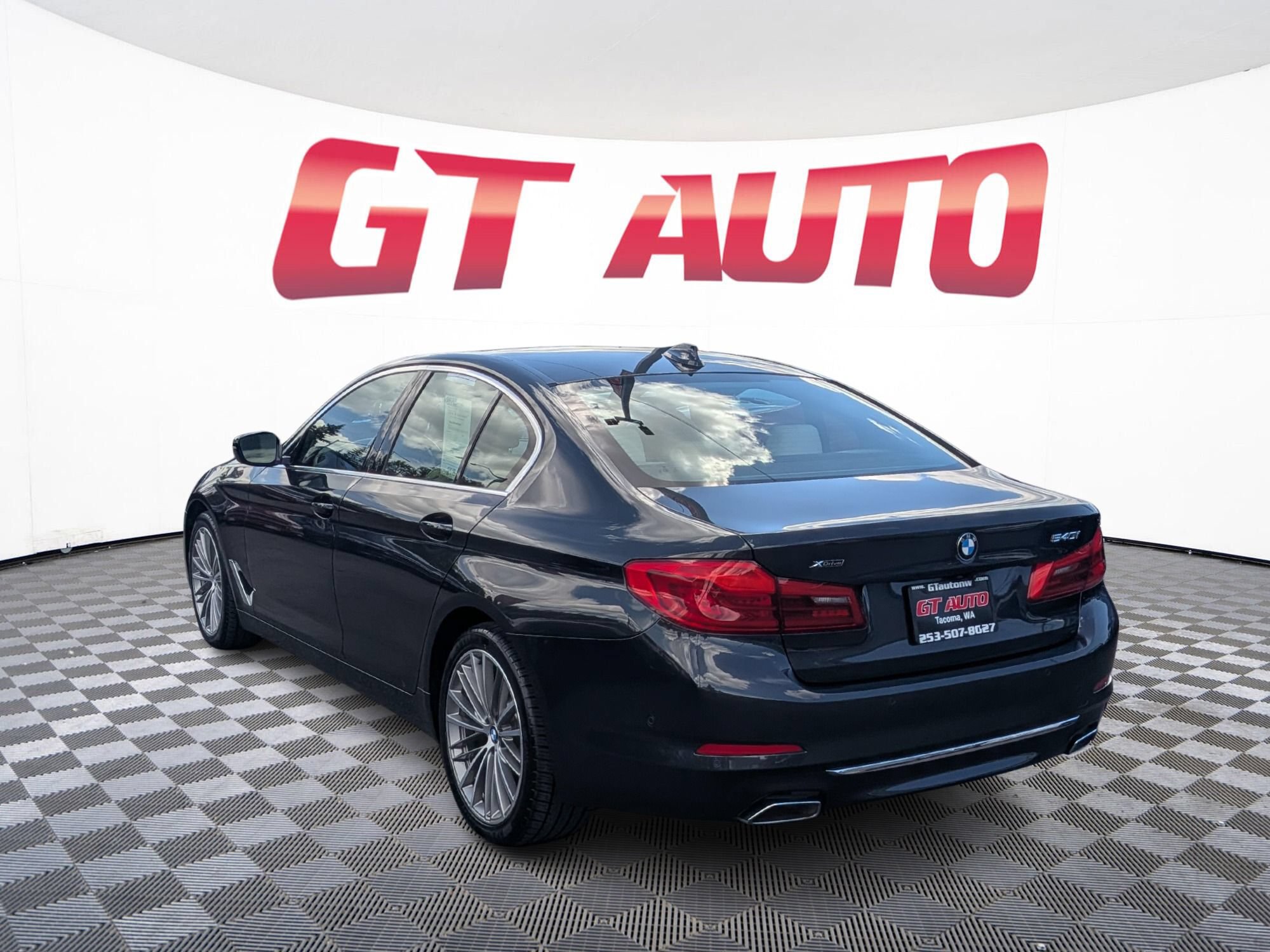 Used 2020 BMW 540i xDrive w/ Executive Package AWD/4WD image 3