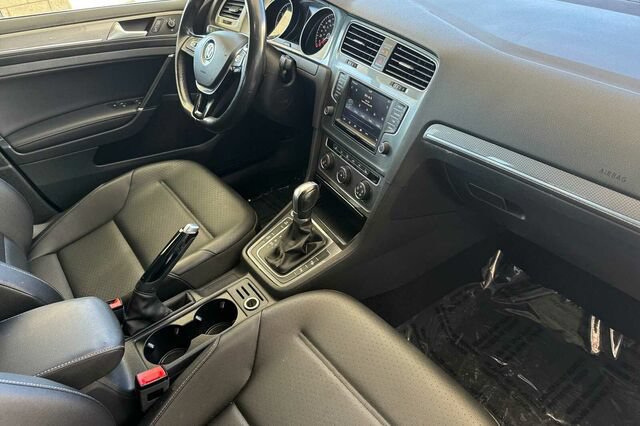 Used 2017 Volkswagen Golf Alltrack SE AWD/4WD image 16