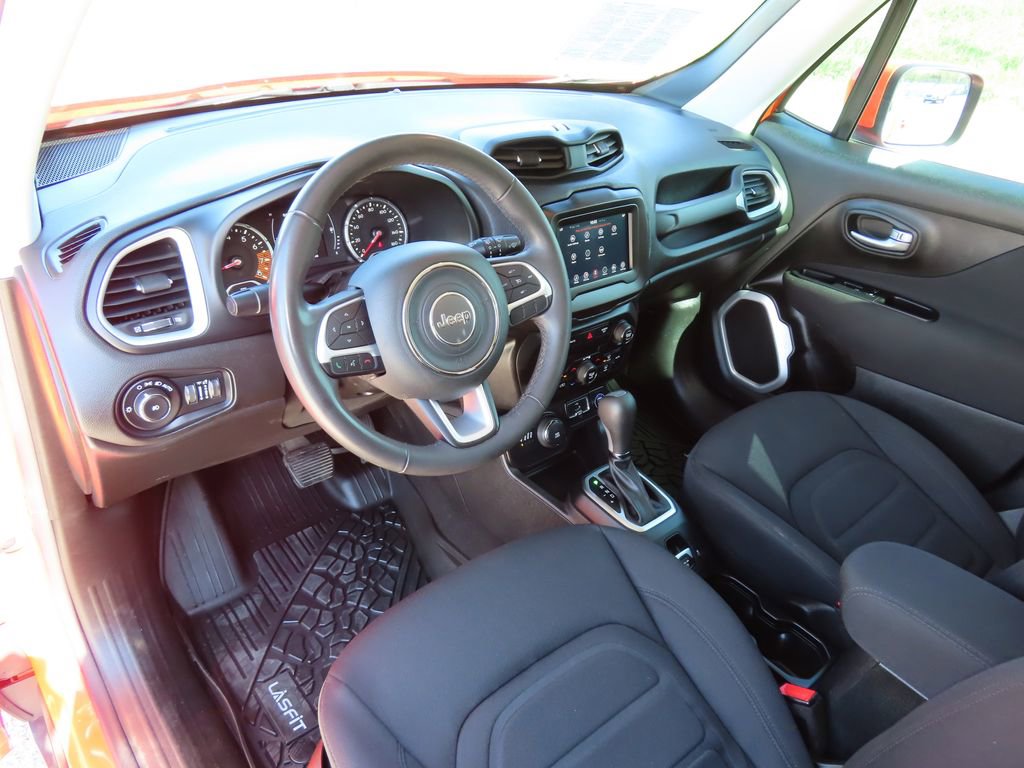 Used 2019 Jeep Renegade Latitude AWD/4WD image 17