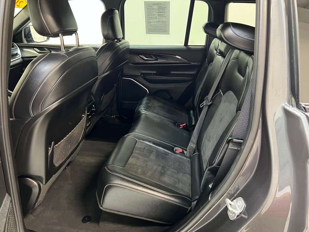 Used 2022 Jeep Grand Cherokee Altitude image 27