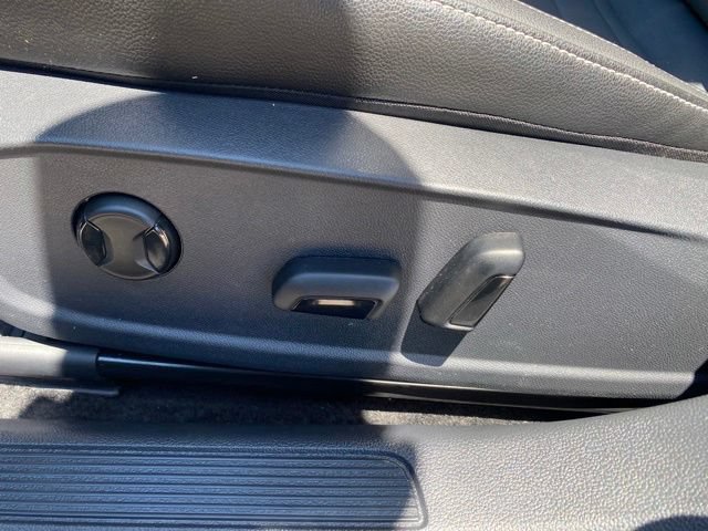 Used 2025 Volkswagen Jetta SE FWD image 29