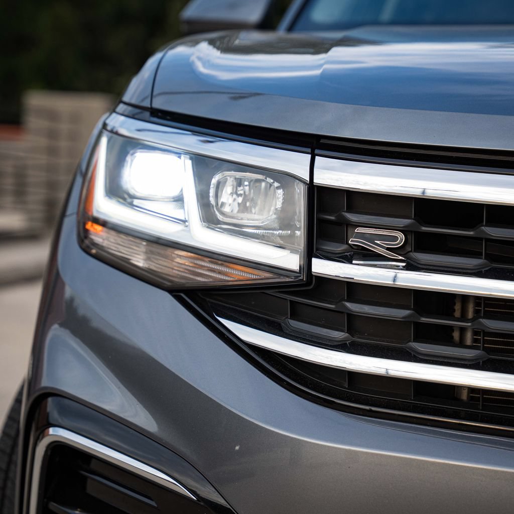 Certified 2022 Volkswagen Atlas SEL Premium AWD/4WD image 3