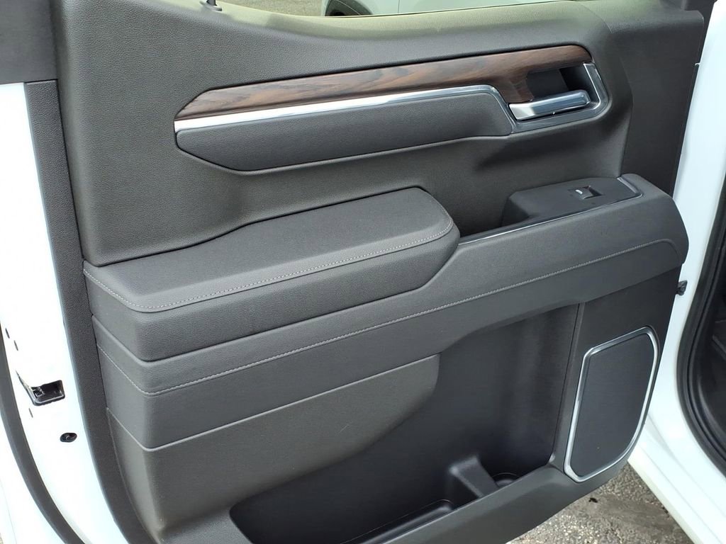 Certified 2025 GMC Sierra 1500 SLT image 13
