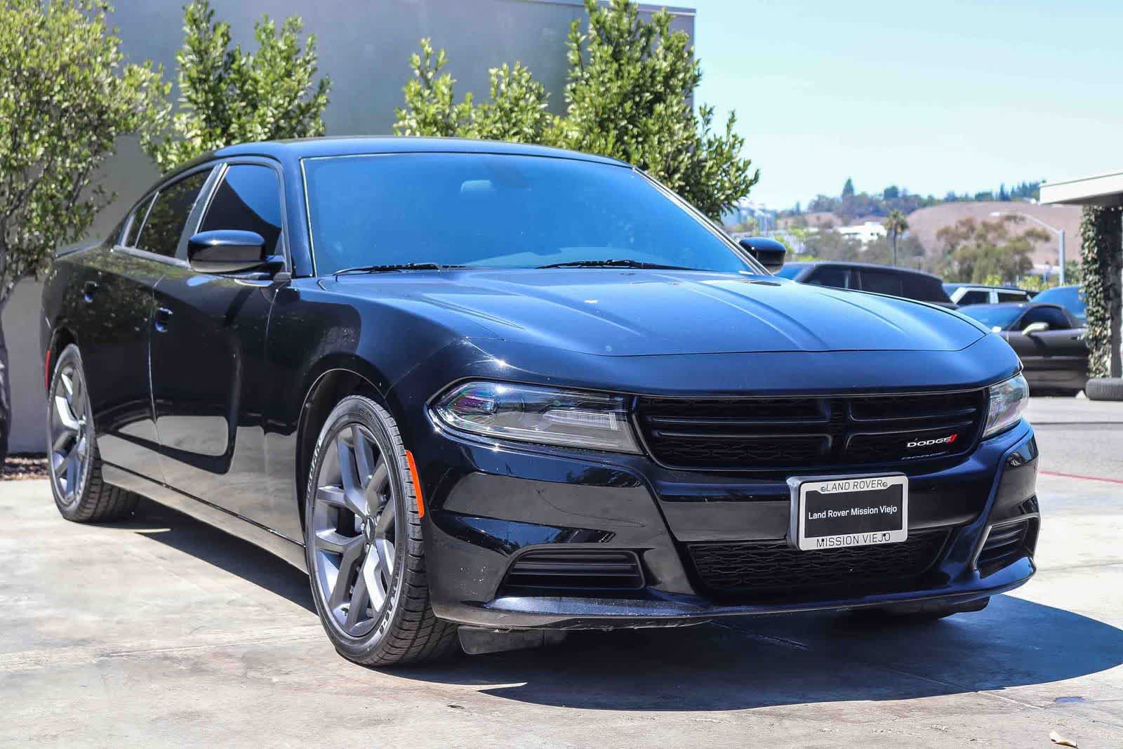 Used 2021 Dodge Charger SXT w/ Blacktop Package RWD image 3