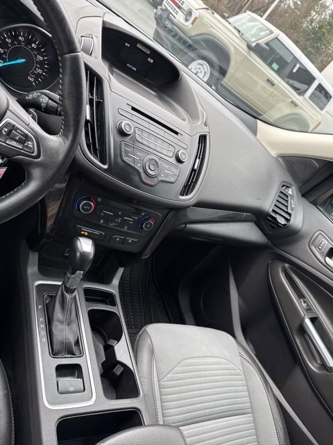 Used 2017 Ford Escape SE w/ SE Sport Appearance Package image 28