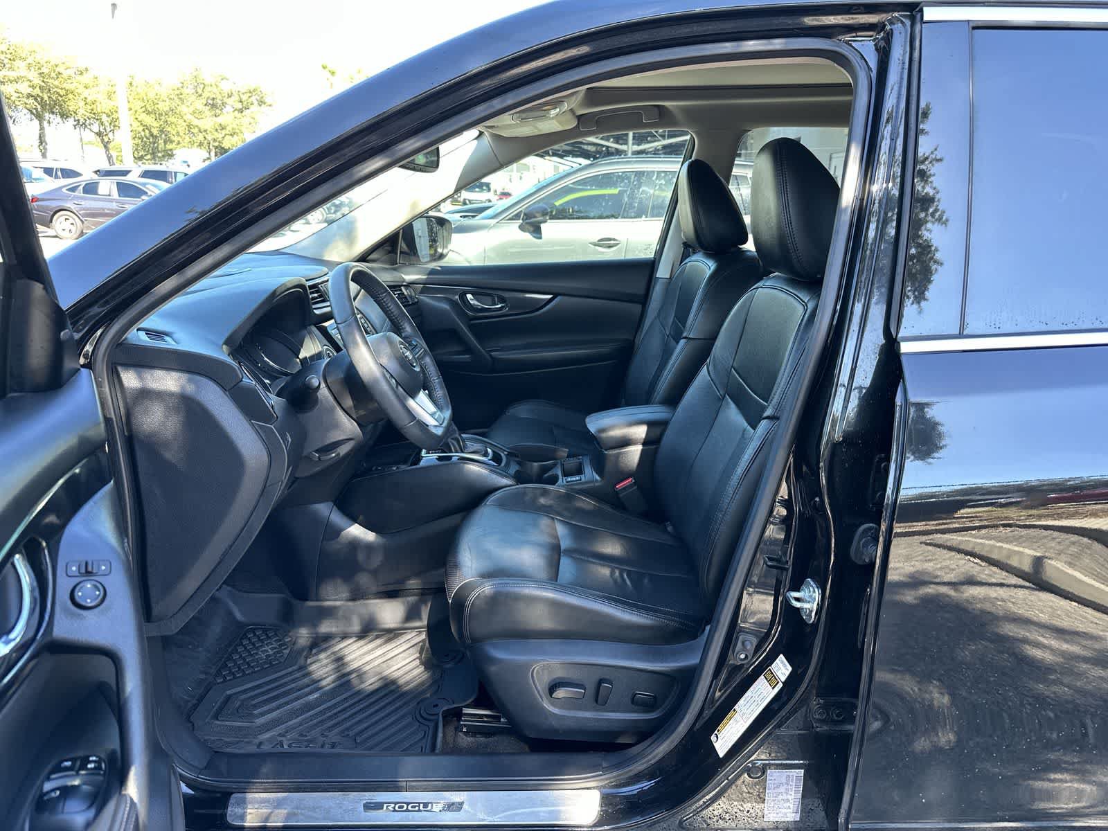 Used 2020 Nissan Rogue SL w/ Premium Package FWD image 2