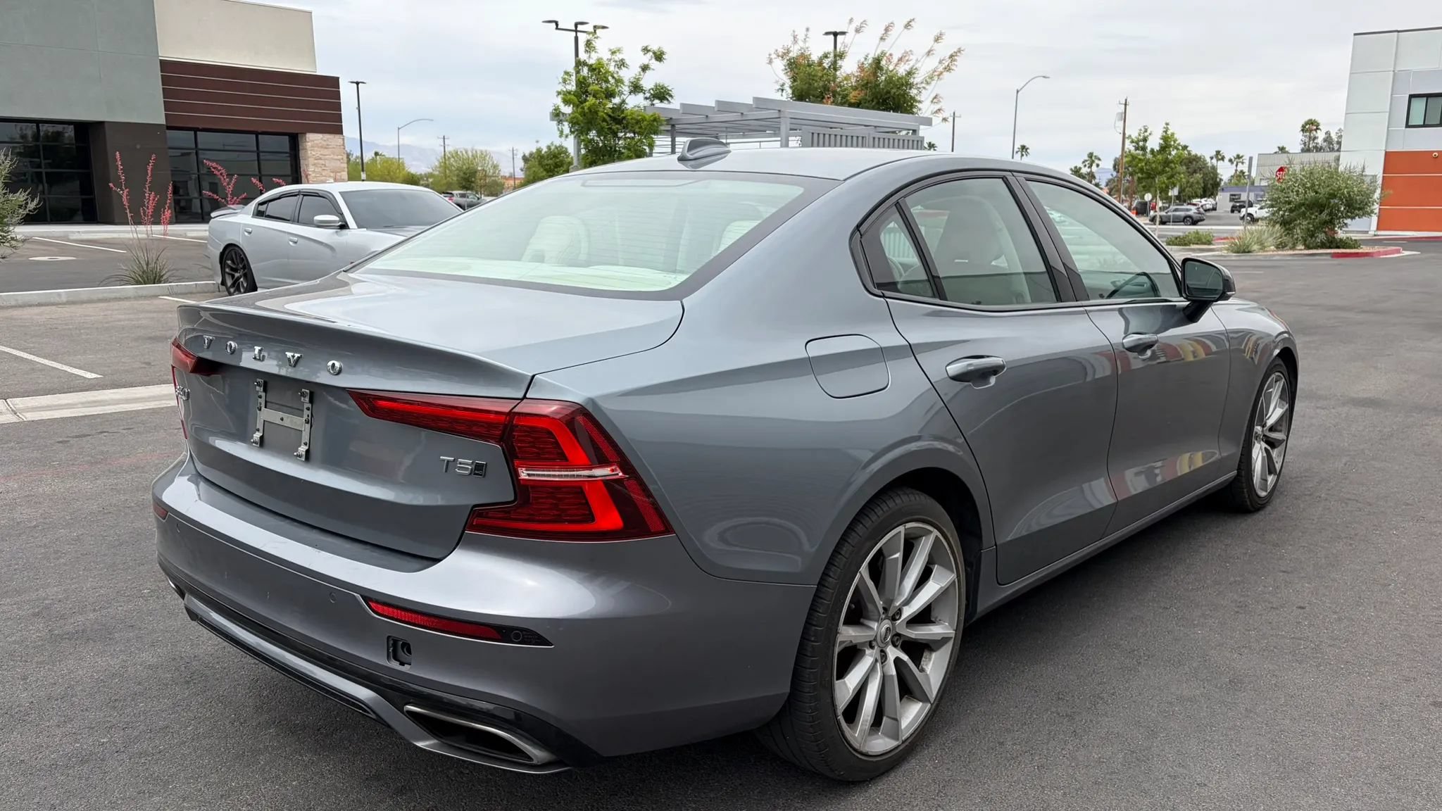 Used 2021 Volvo S60 T5 Momentum AWD/4WD image 5