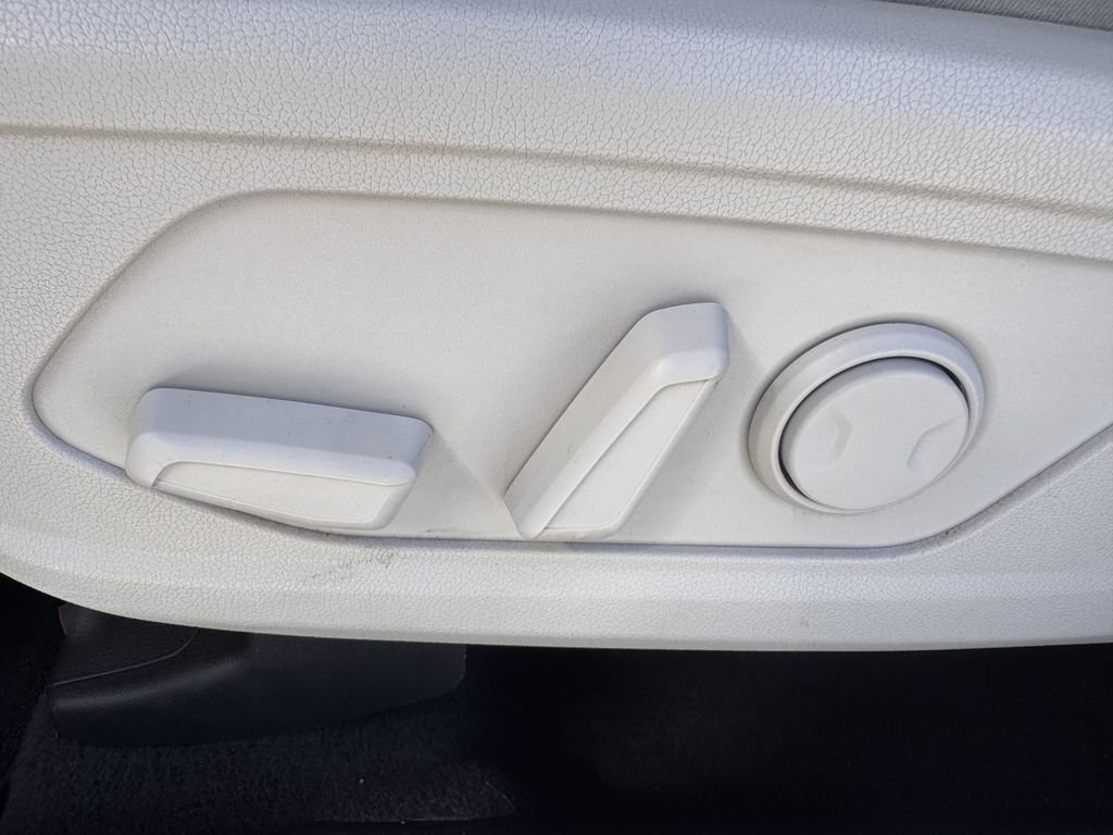 Used 2023 Kia Sorento S FWD image 25