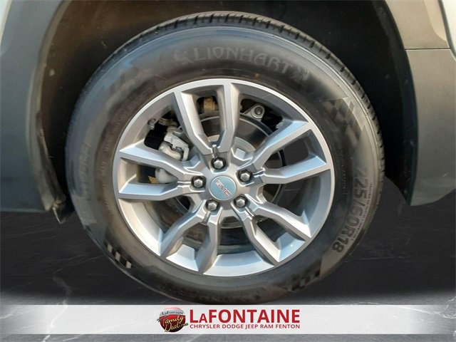 Used 2024 GMC Terrain SLT image 30