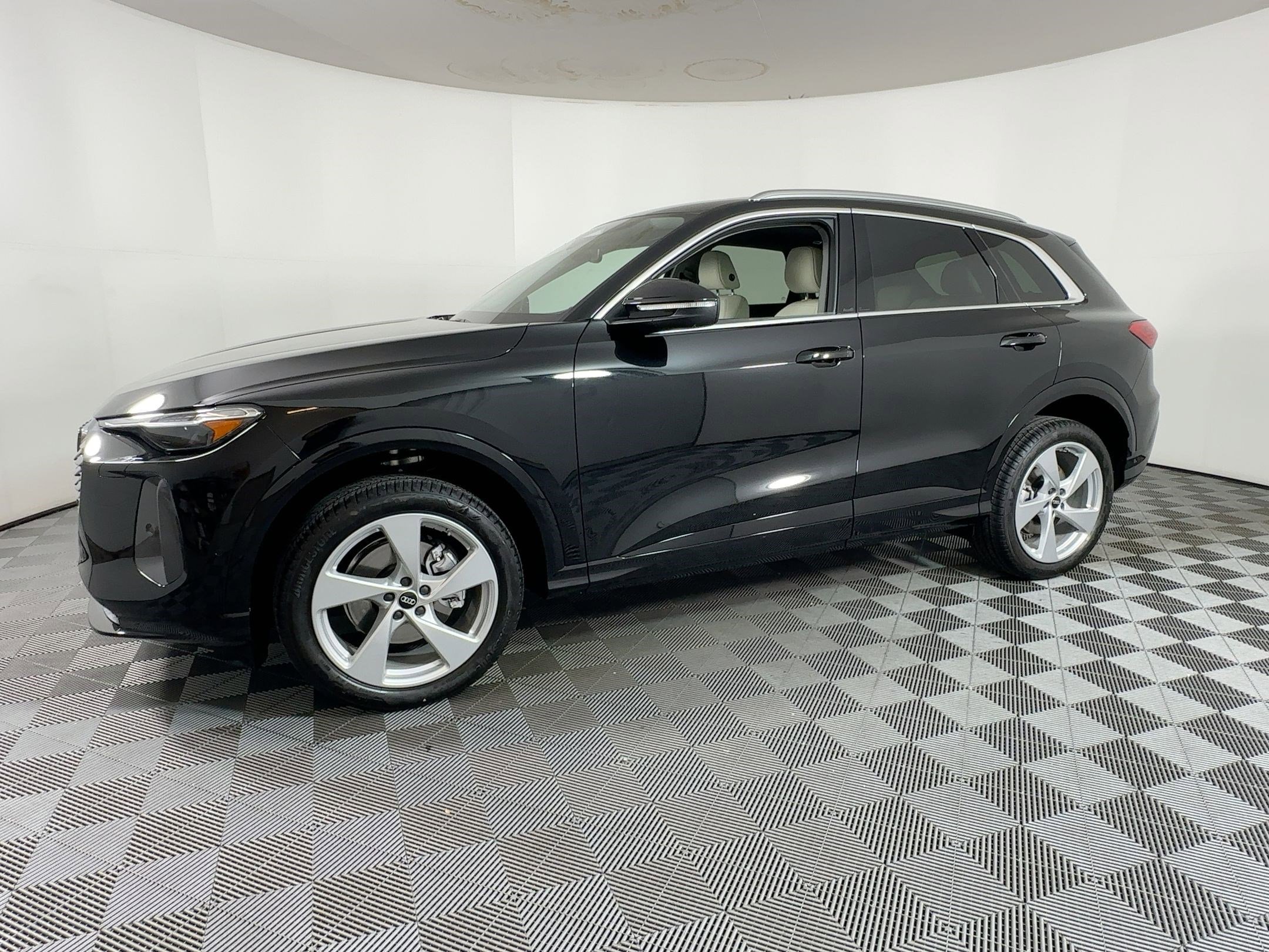 New 2025 Audi Q5 Premium Plus image 16