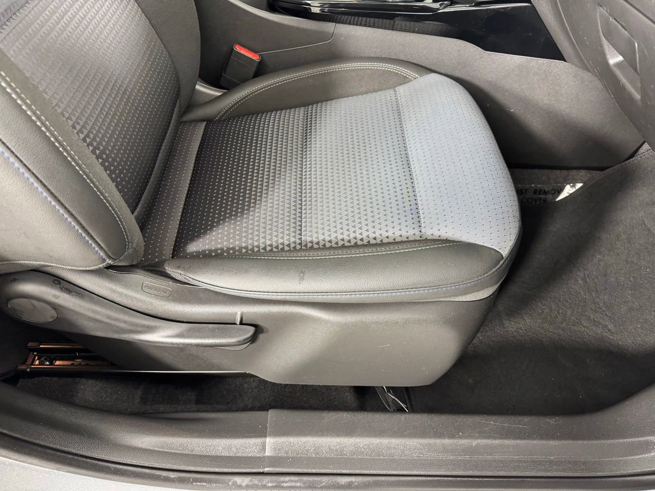 Used 2025 Chevrolet Trax LT image 32