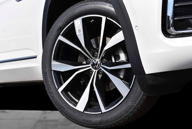 New 2026 Volkswagen Atlas SEL Premium R-Line image 3