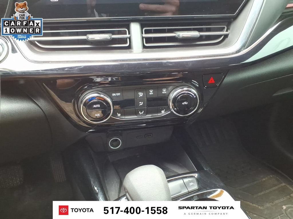 Used 2025 Chevrolet Trax RS w/ Sunroof Package FWD image 21