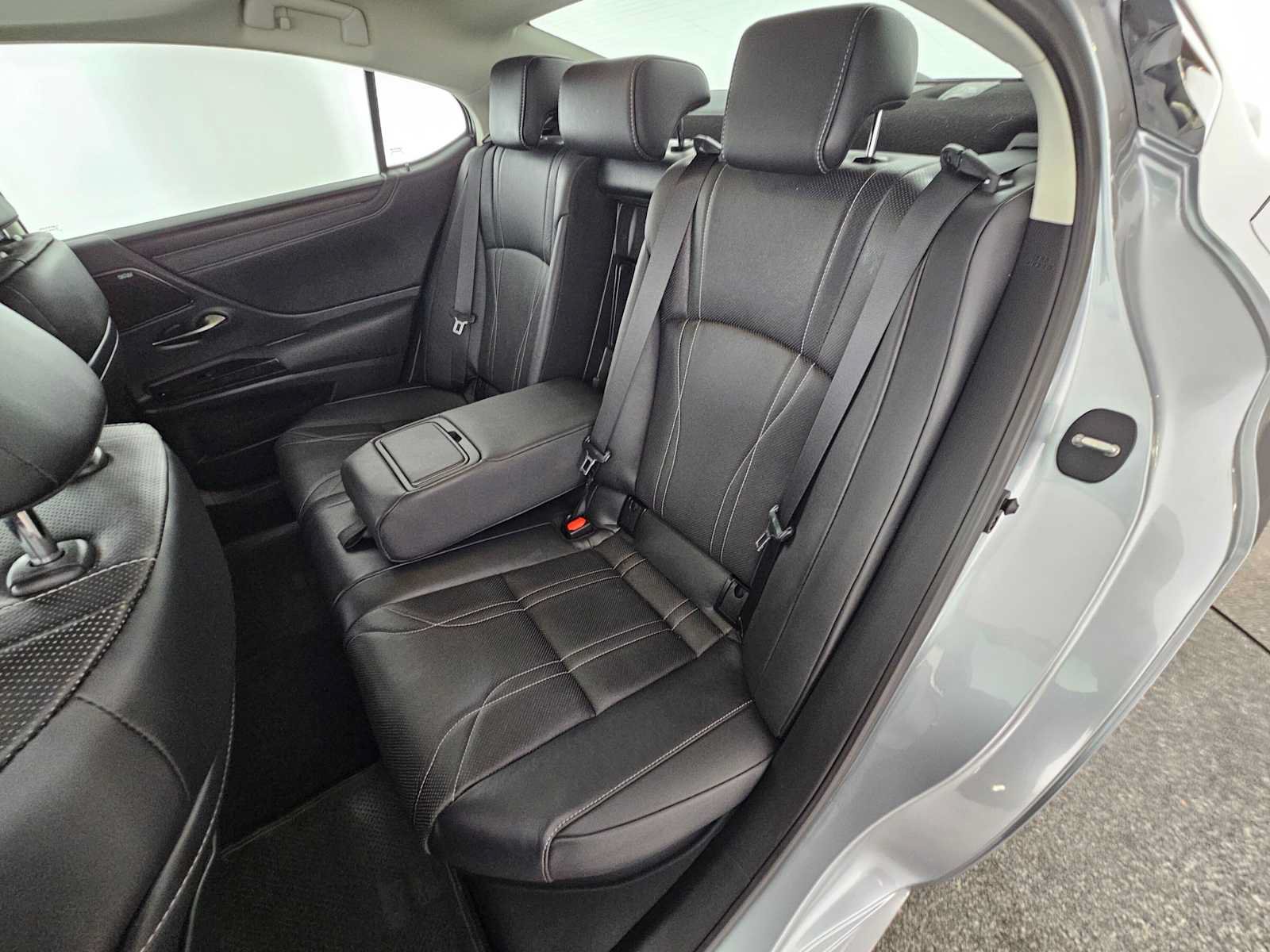 Certified 2023 Lexus ES 300h w/ Accessory Package (Z2) FWD image 17