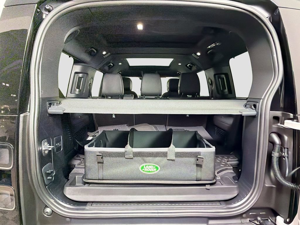 New 2026 Land Rover Defender 130 X-Dynamic SE AWD/4WD image 28