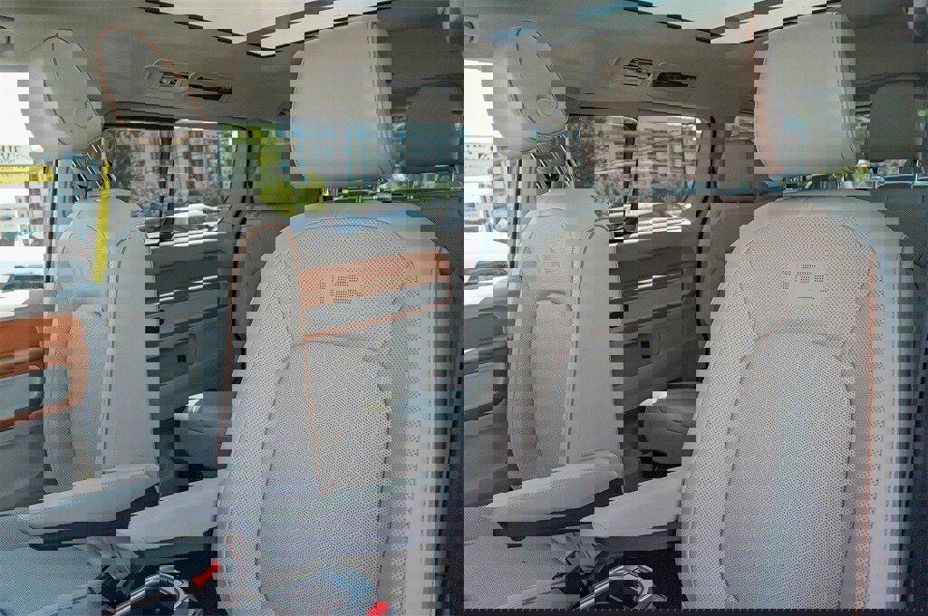 New 2025 Volkswagen ID. Buzz 1st Edition image 11