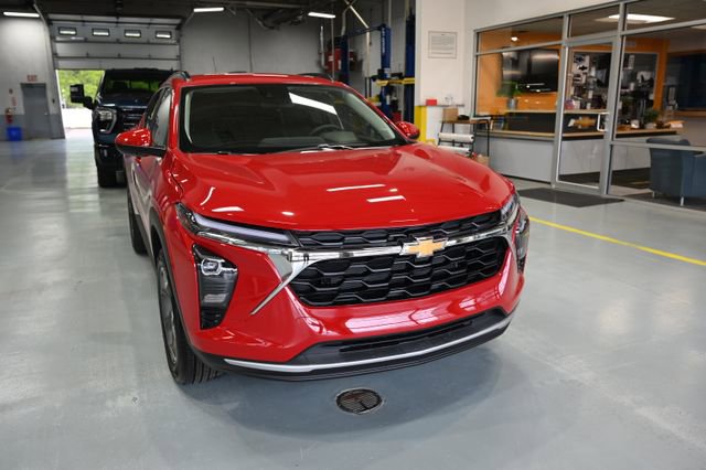 New 2026 Chevrolet Trax LT w/ Driver Confidence Package FWD image 3