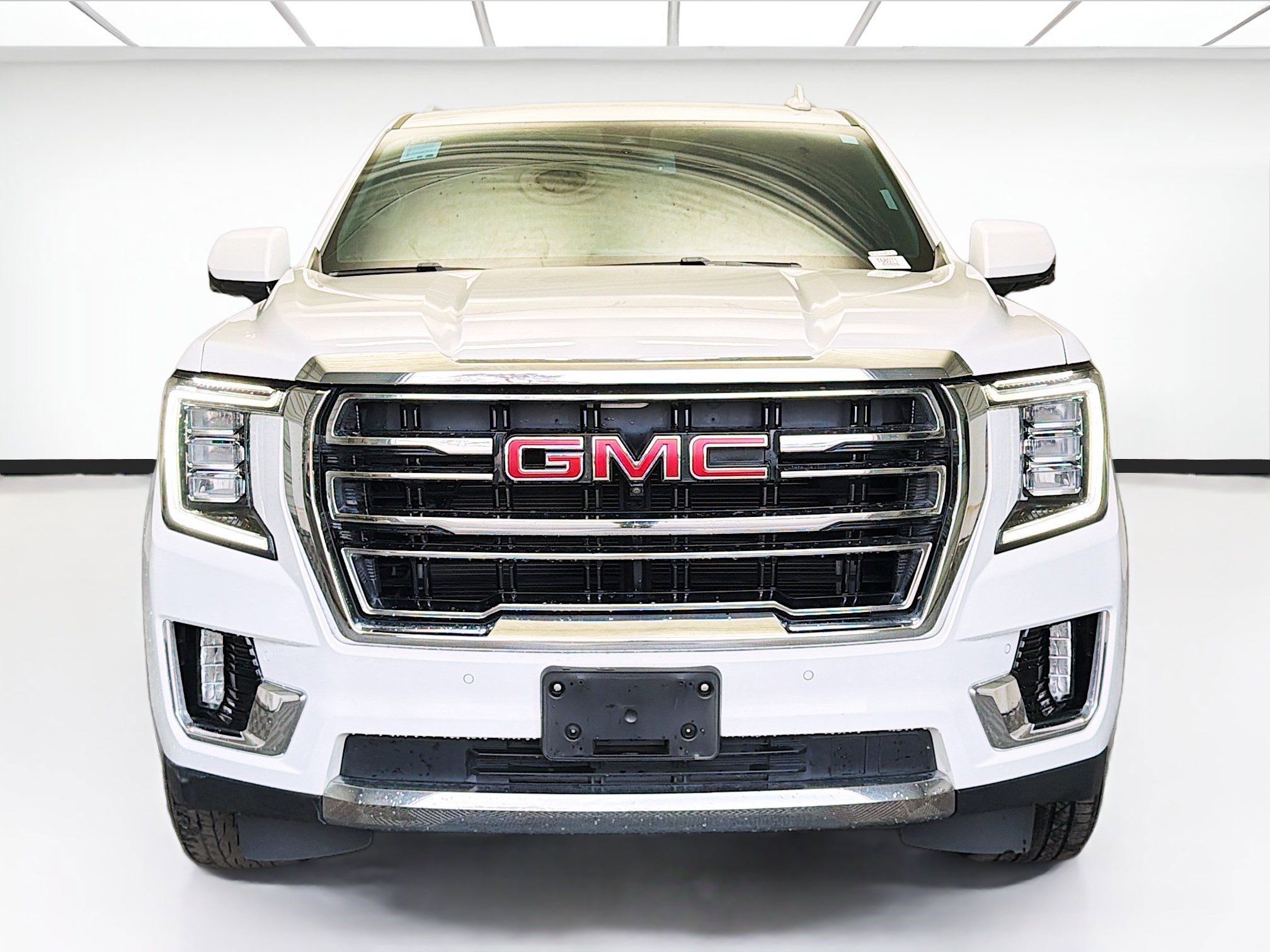 Used 2022 GMC Yukon XL SLT w/ SLT Premium Package image 2