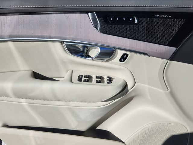 New 2026 Volvo XC90 B6 Ultra w/ Protection Package AWD/4WD image 9