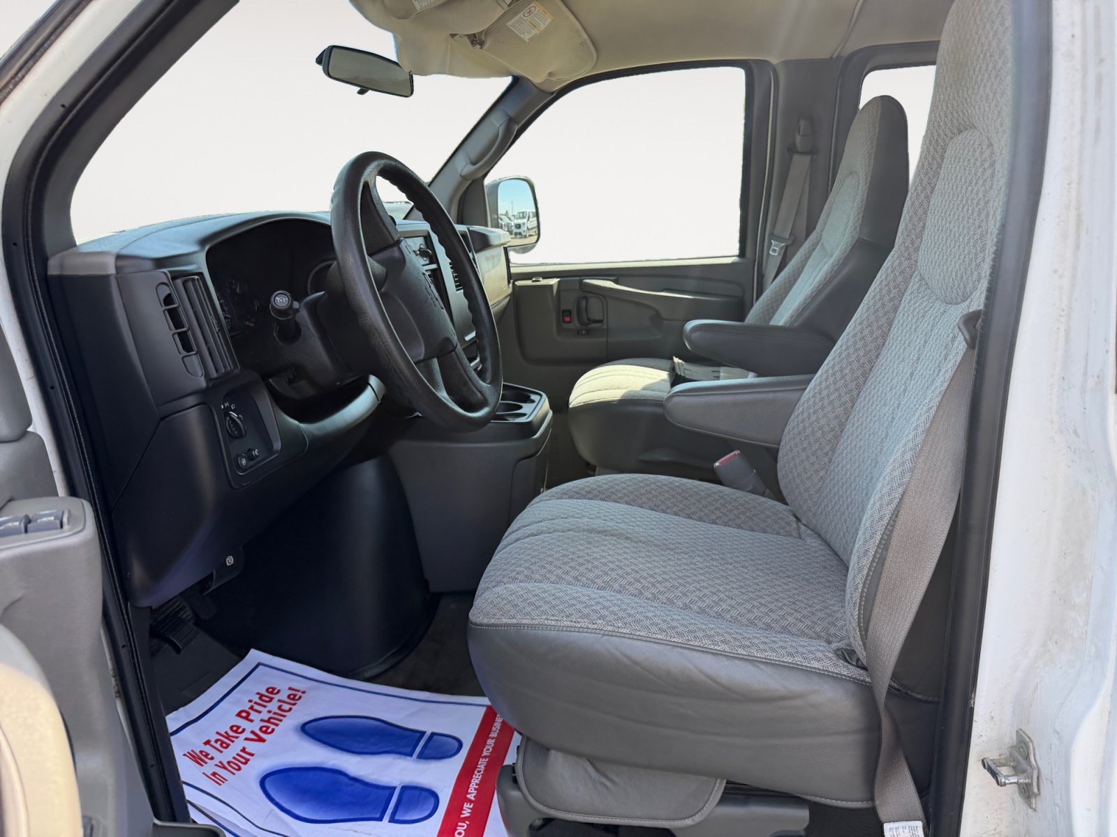 Used 2004 Chevrolet Express 3500 Extended Passenger w/ LS Preferred Equipment Group RWD image 9