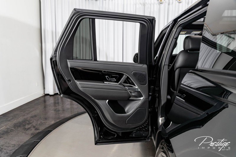 Used 2025 Land Rover Range Rover SE image 46