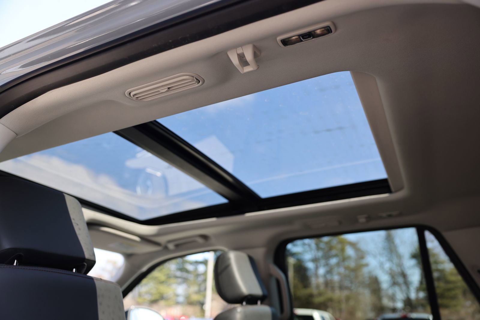 Certified 2025 Ford Expedition Active image 32