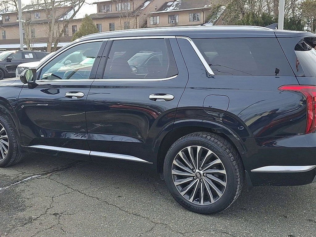 Used 2023 Hyundai Palisade Calligraphy w/ Winter Package image 5
