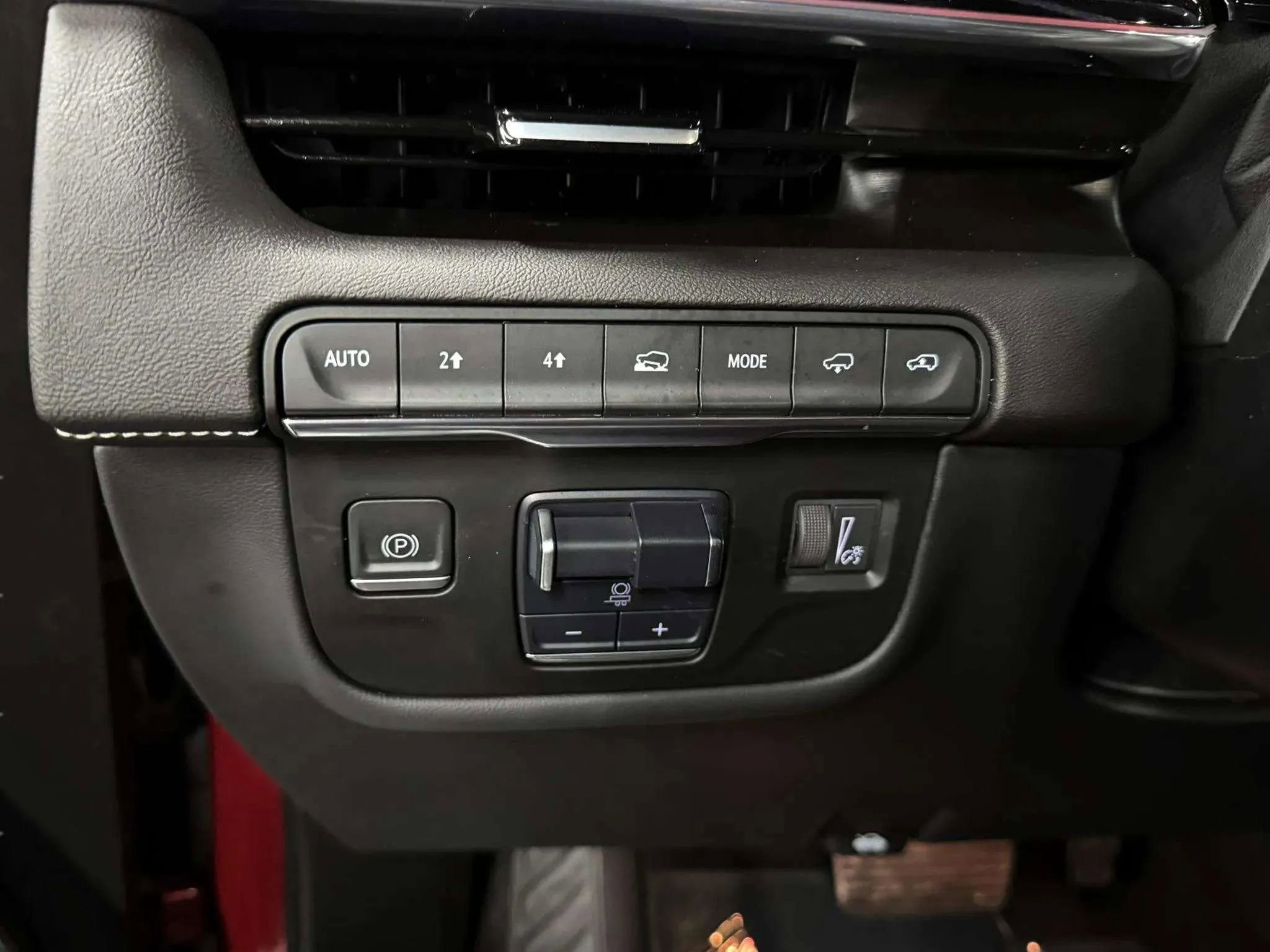 Used 2023 Cadillac Escalade Sport w/ LPO, ONYX Package image 22