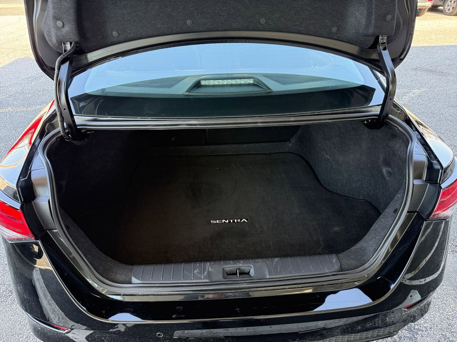 Used 2025 Nissan Sentra SV image 31